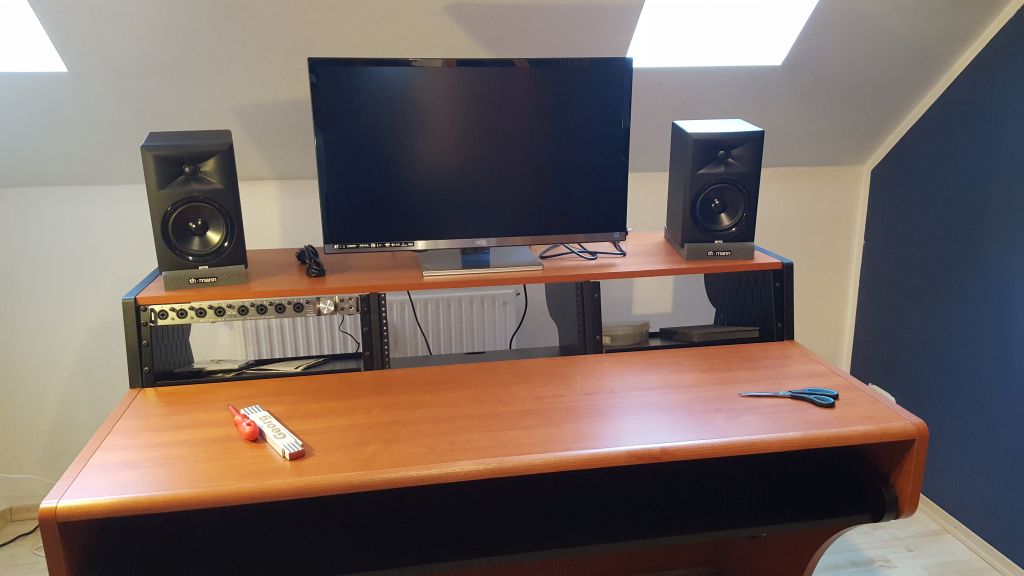 JBL LSR 305 Installed